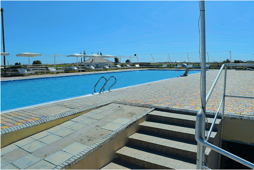 Бассейн и территория санатория Шипасу